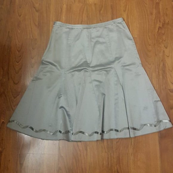 Women's Short Skirt - Picture 2 of 4
